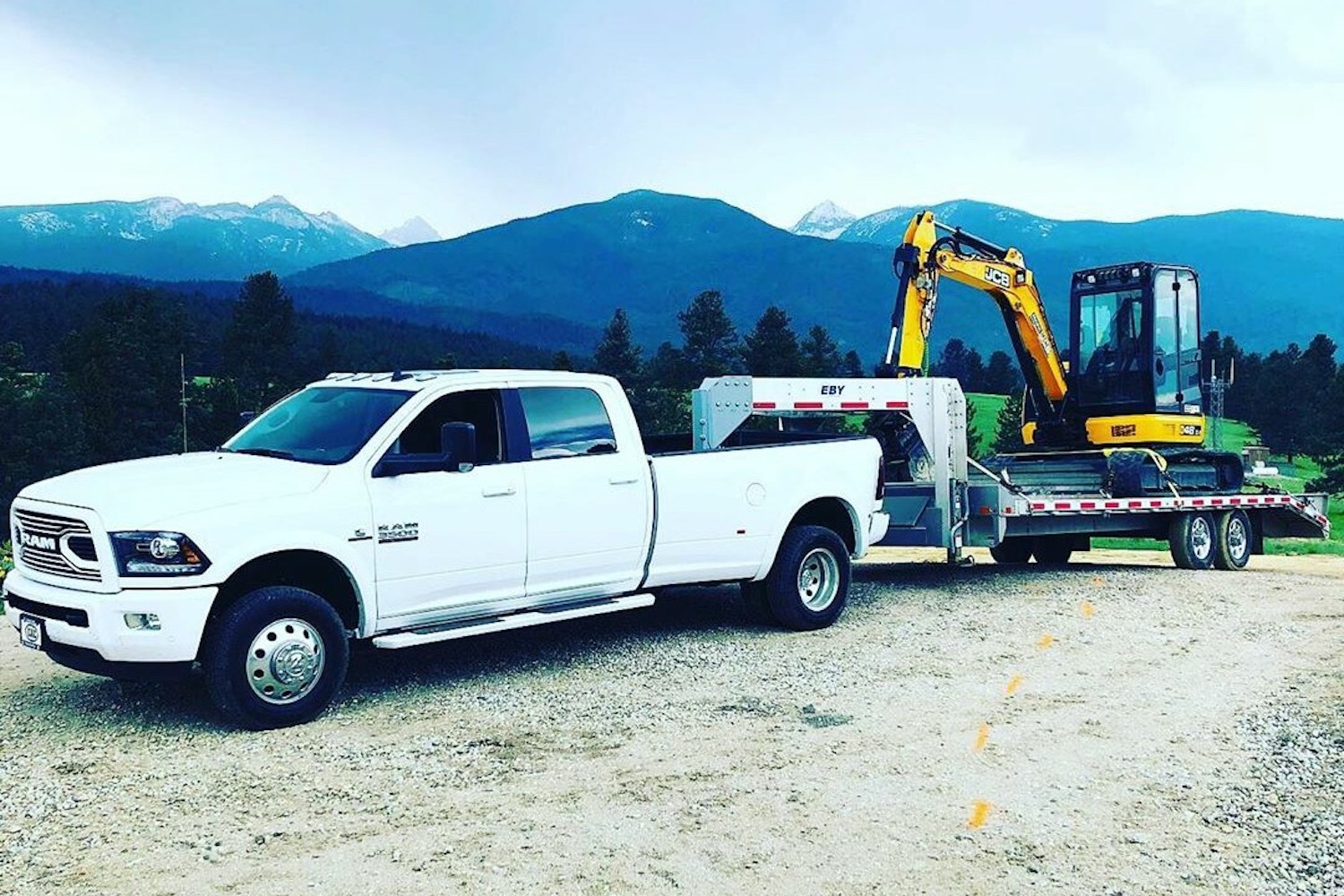 Heavy hauling truck